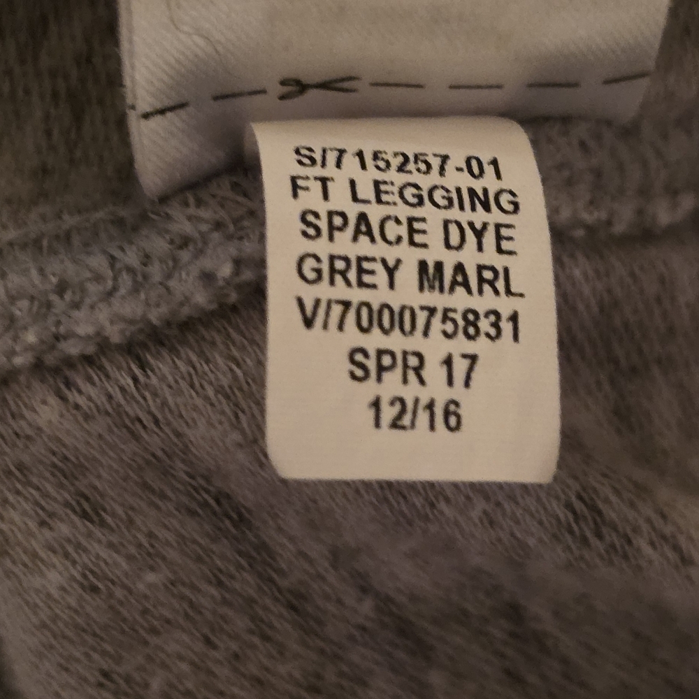 GAP Heathered Gray Women's‎ Capris (Size Medium) - Picture 14 of 16